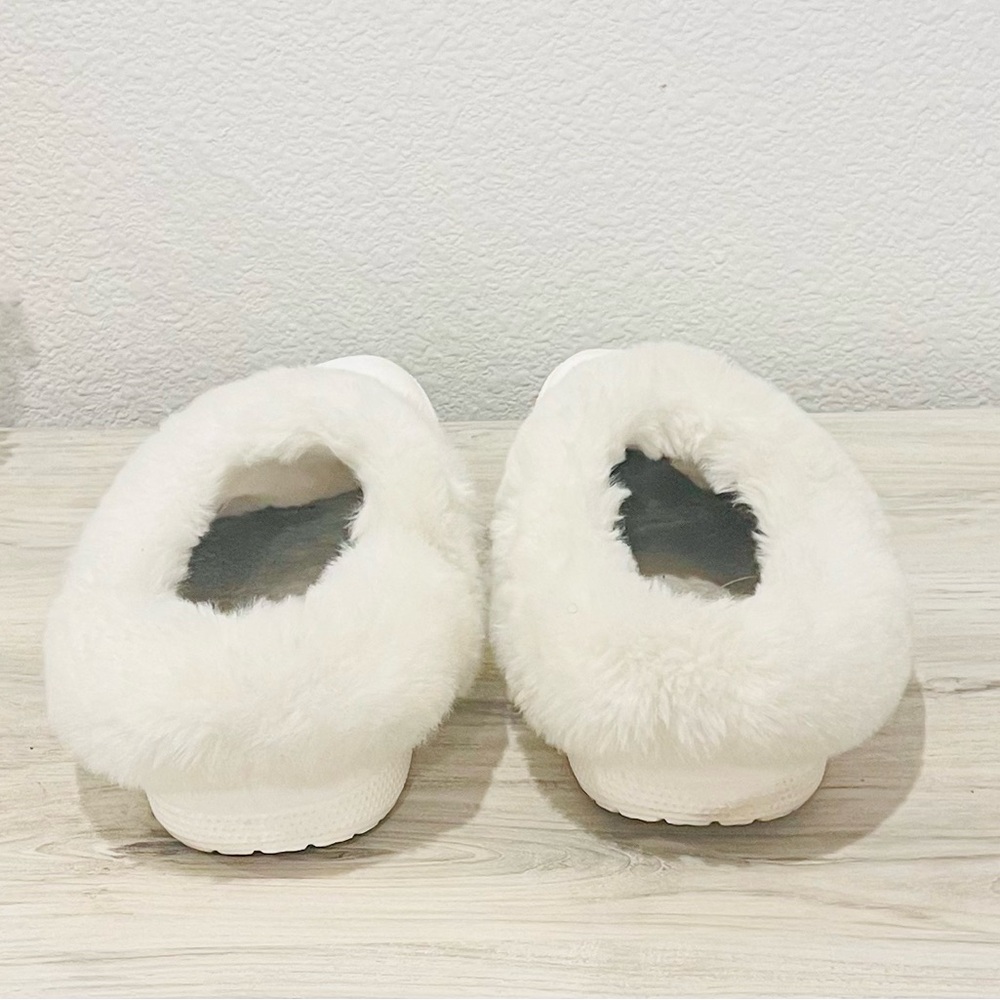Crocs Classic Lined Clogs White Faux Fur Cozy Slippers | Women’s - Picture 3 of 6